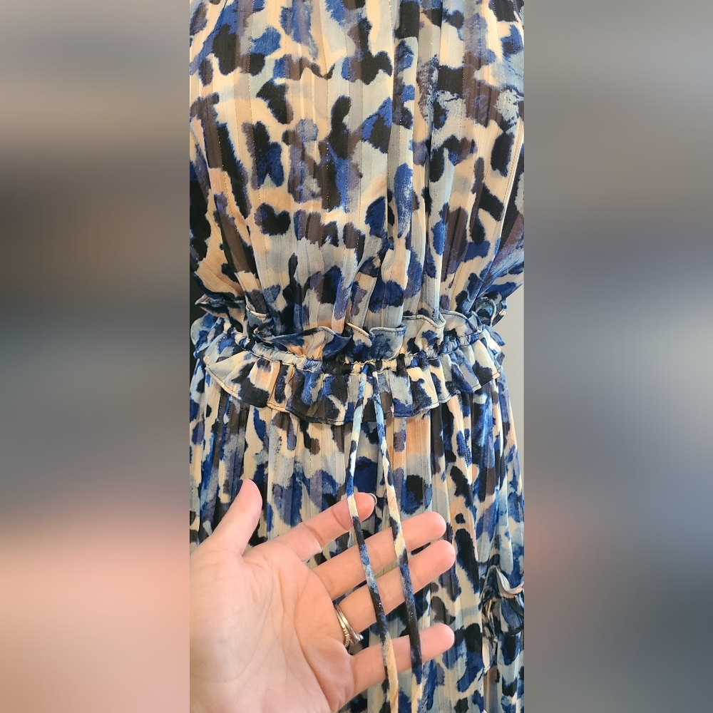 Elliatt - Halter Neck, Flowy, Iridescent Maxi Dress - Picture 4 of 13